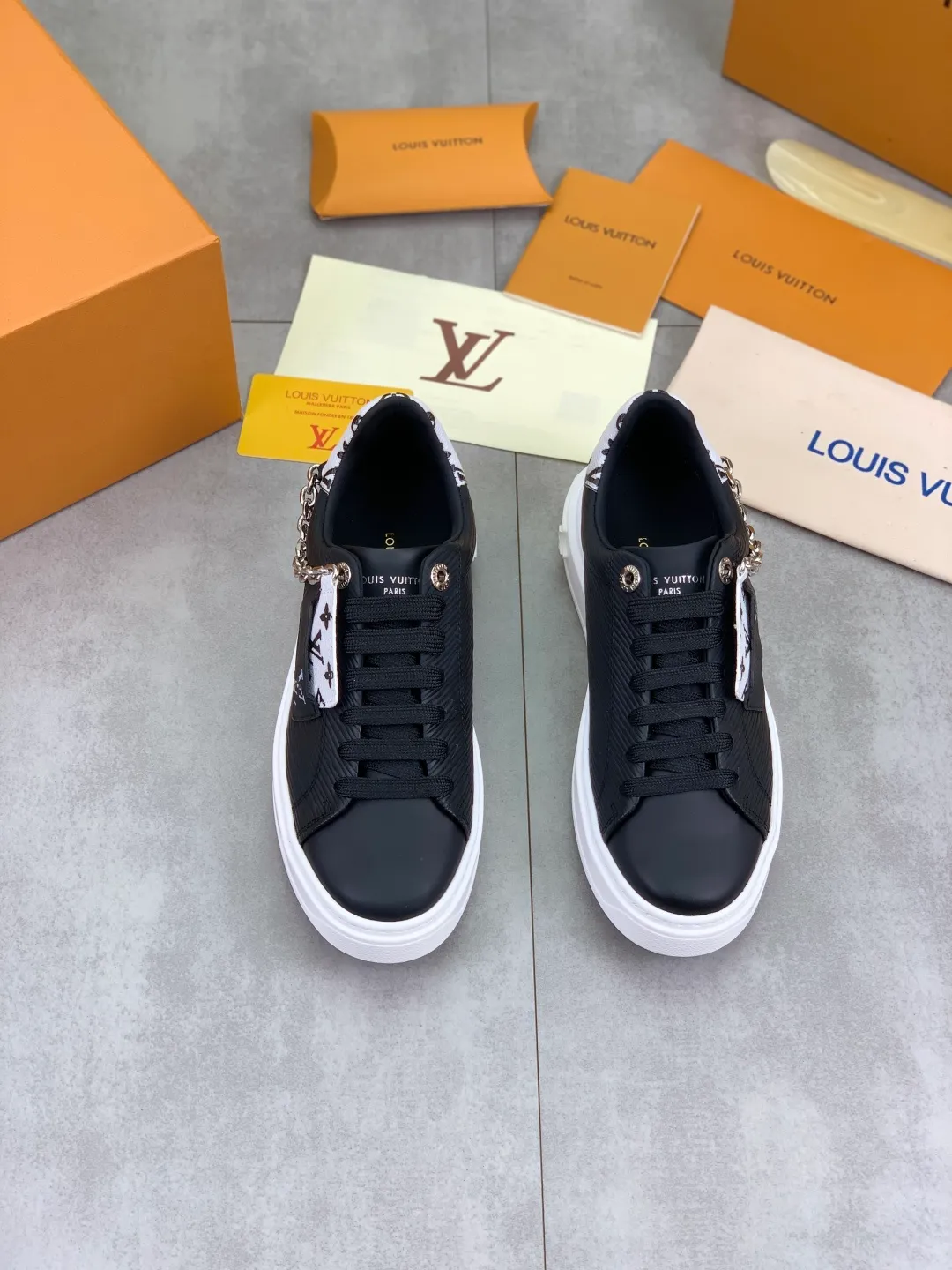 Men's men's shoes 💰P700 new style 💶 top version [LOUIS VUITTON] couple 🧑‍🤝‍🧑 craft style counter series (original order) new style 🍀LV Louis Vuitton - top version LV classic high-top trendy shoes! Made of imported original craft calfskin, original breathable lining, and original wear-resistant, lightweight, high-end TPU outsole! High quality products! 3️⃣ colors are available, size: female 35-39, male 39-44 (female 40, male 45 customized)